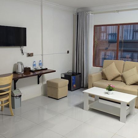 Empire House, Phnom Penh Hotel Buitenkant foto