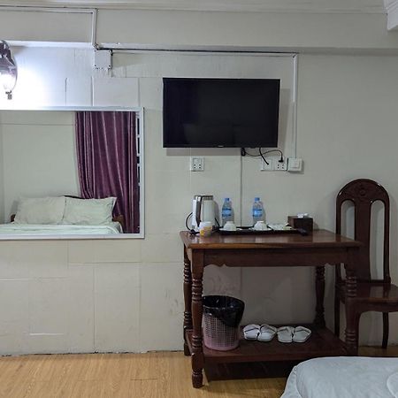 Empire House, Phnom Penh Hotel Buitenkant foto