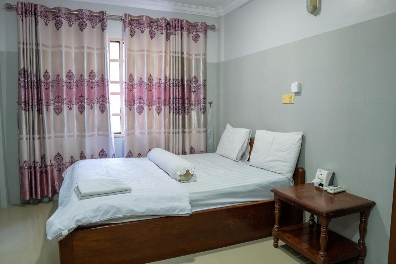 Empire House, Phnom Penh Hotel Buitenkant foto