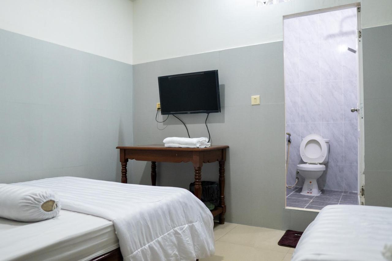 Empire House, Phnom Penh Hotel Buitenkant foto