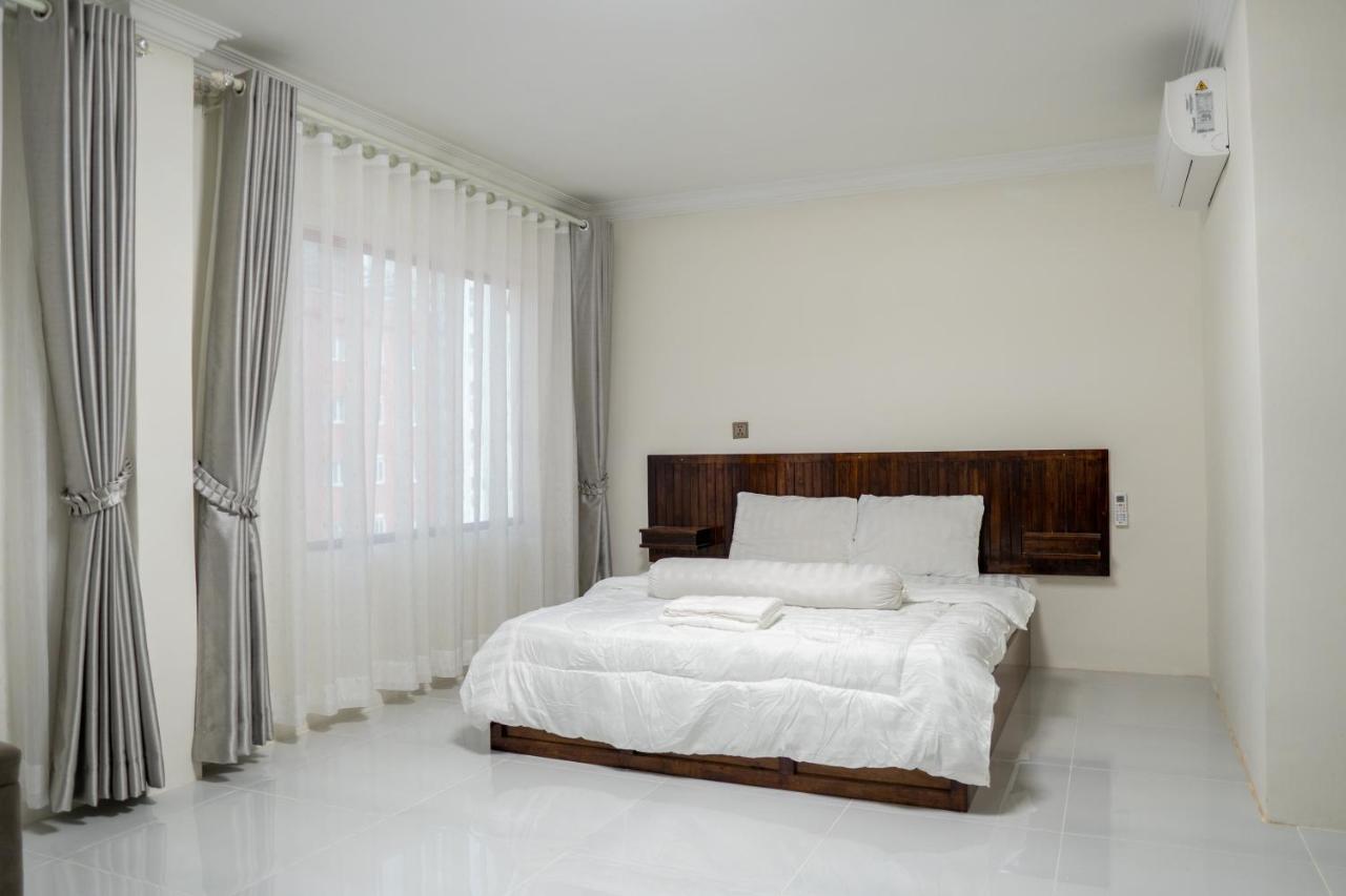 Empire House, Phnom Penh Hotel Buitenkant foto