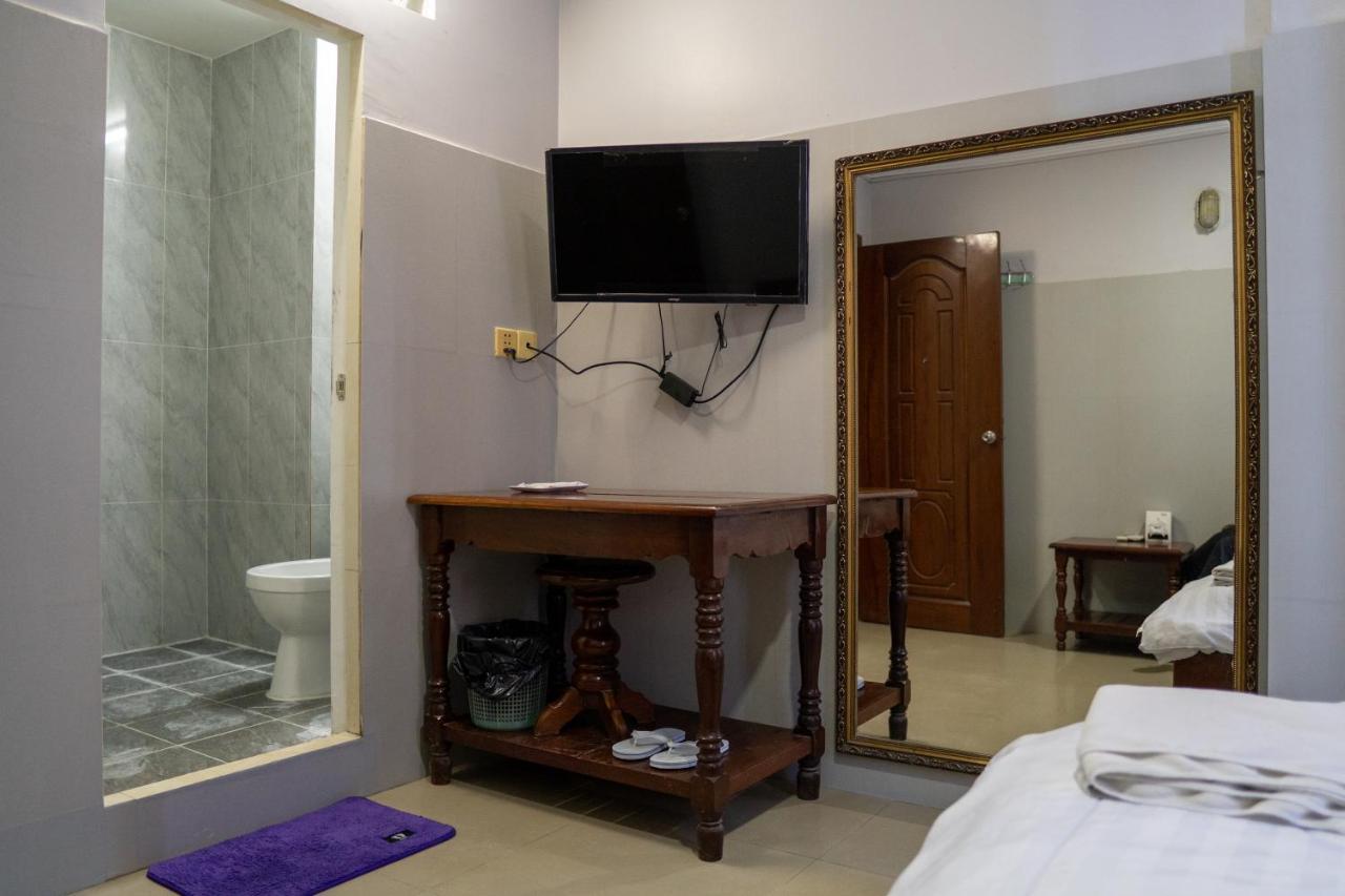 Empire House, Phnom Penh Hotel Buitenkant foto