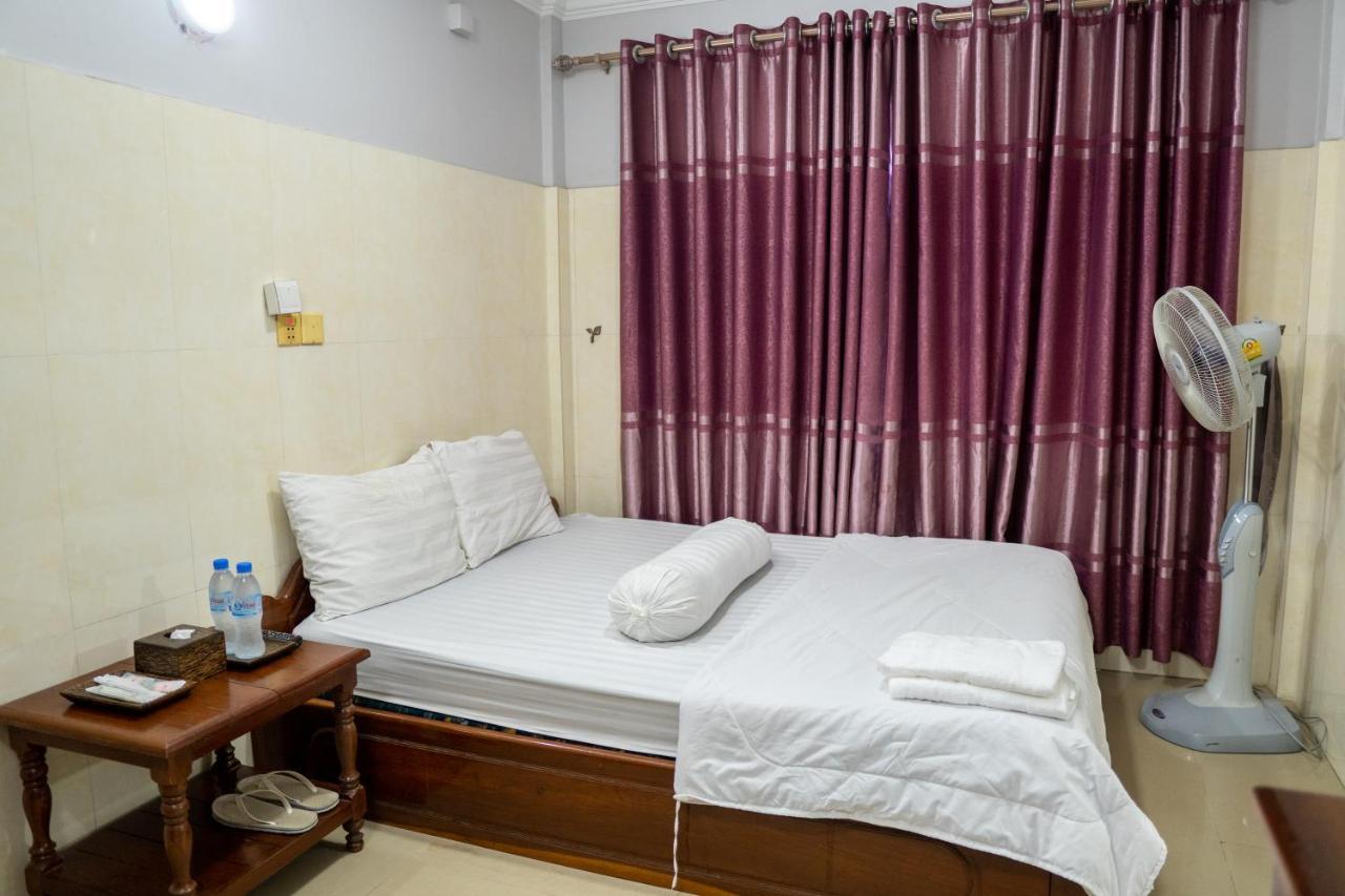 Empire House, Phnom Penh Hotel Buitenkant foto