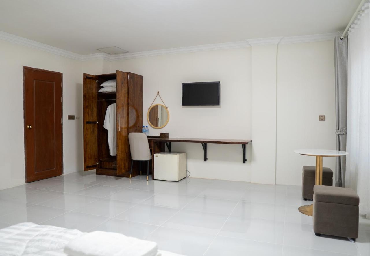 Empire House, Phnom Penh Hotel Buitenkant foto