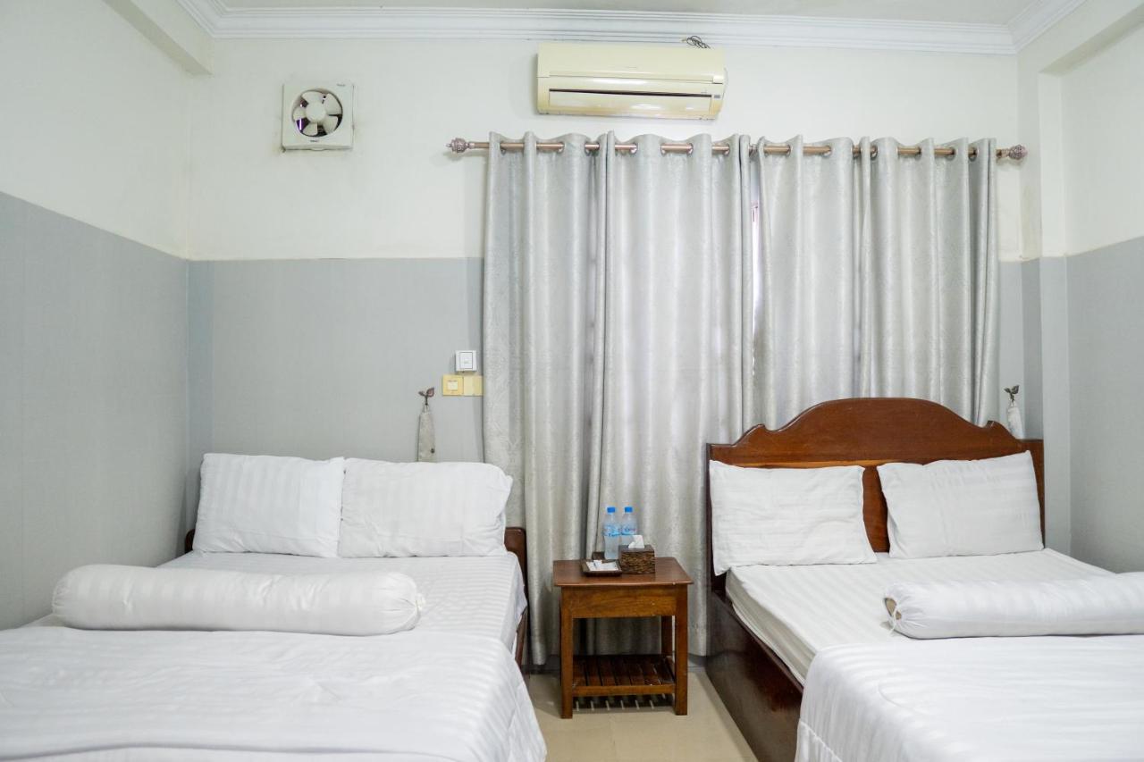 Empire House, Phnom Penh Hotel Buitenkant foto