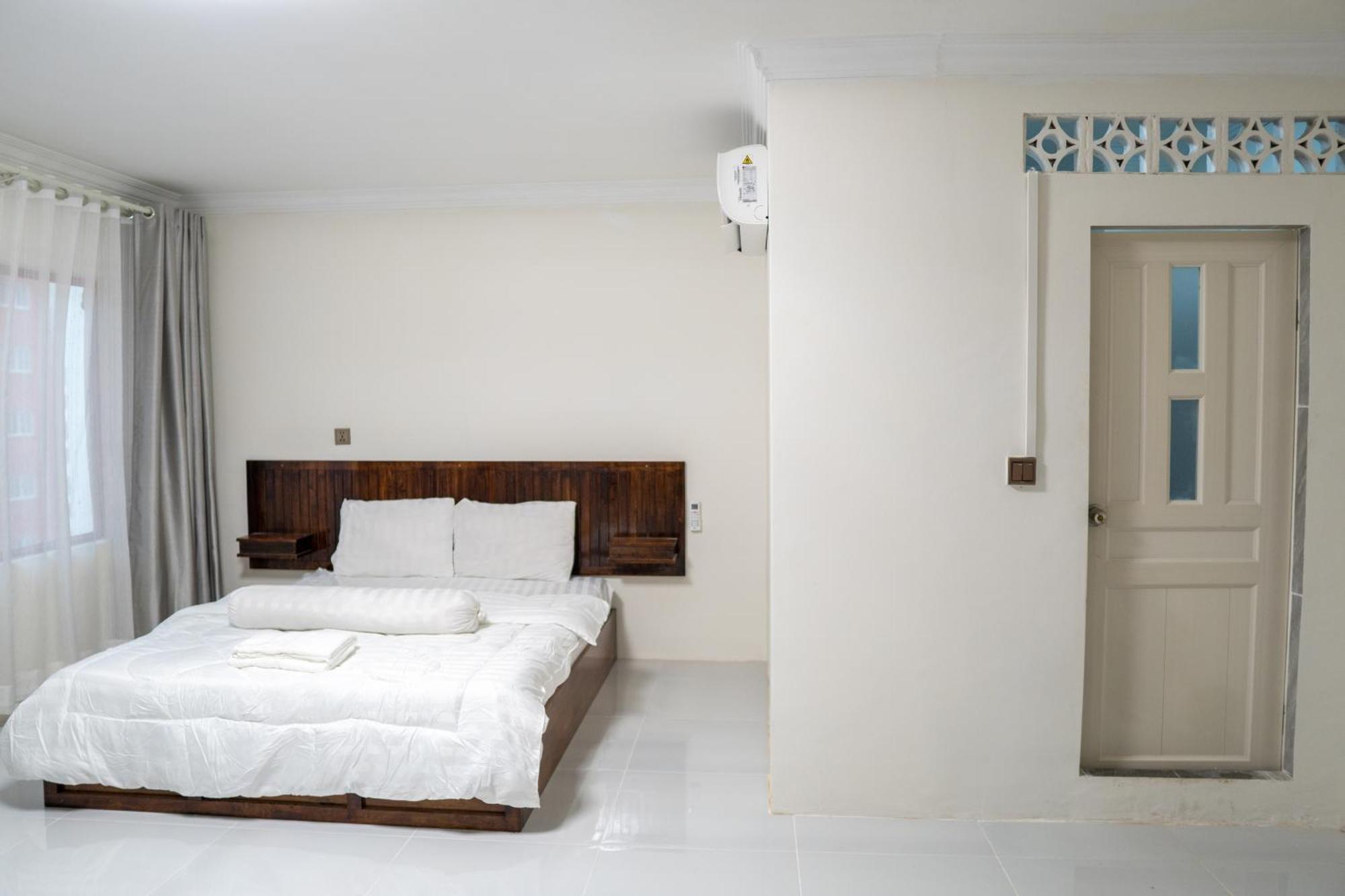 Empire House, Phnom Penh Hotel Buitenkant foto