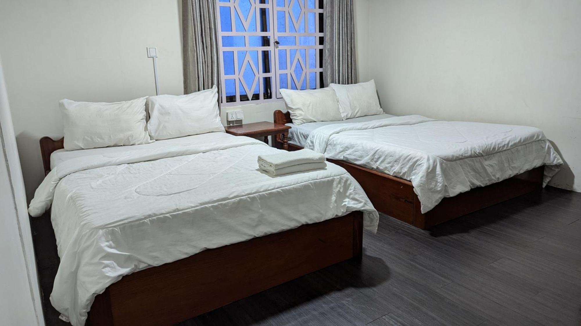 Empire House, Phnom Penh Hotel Buitenkant foto