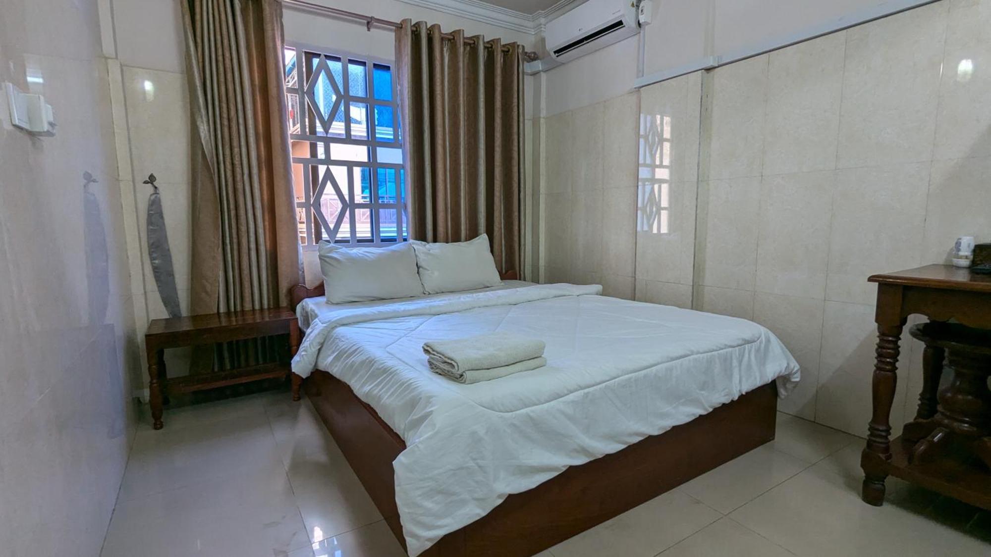Empire House, Phnom Penh Hotel Buitenkant foto