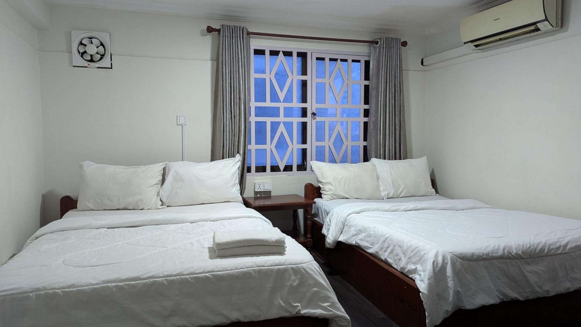 Empire House, Phnom Penh Hotel Buitenkant foto