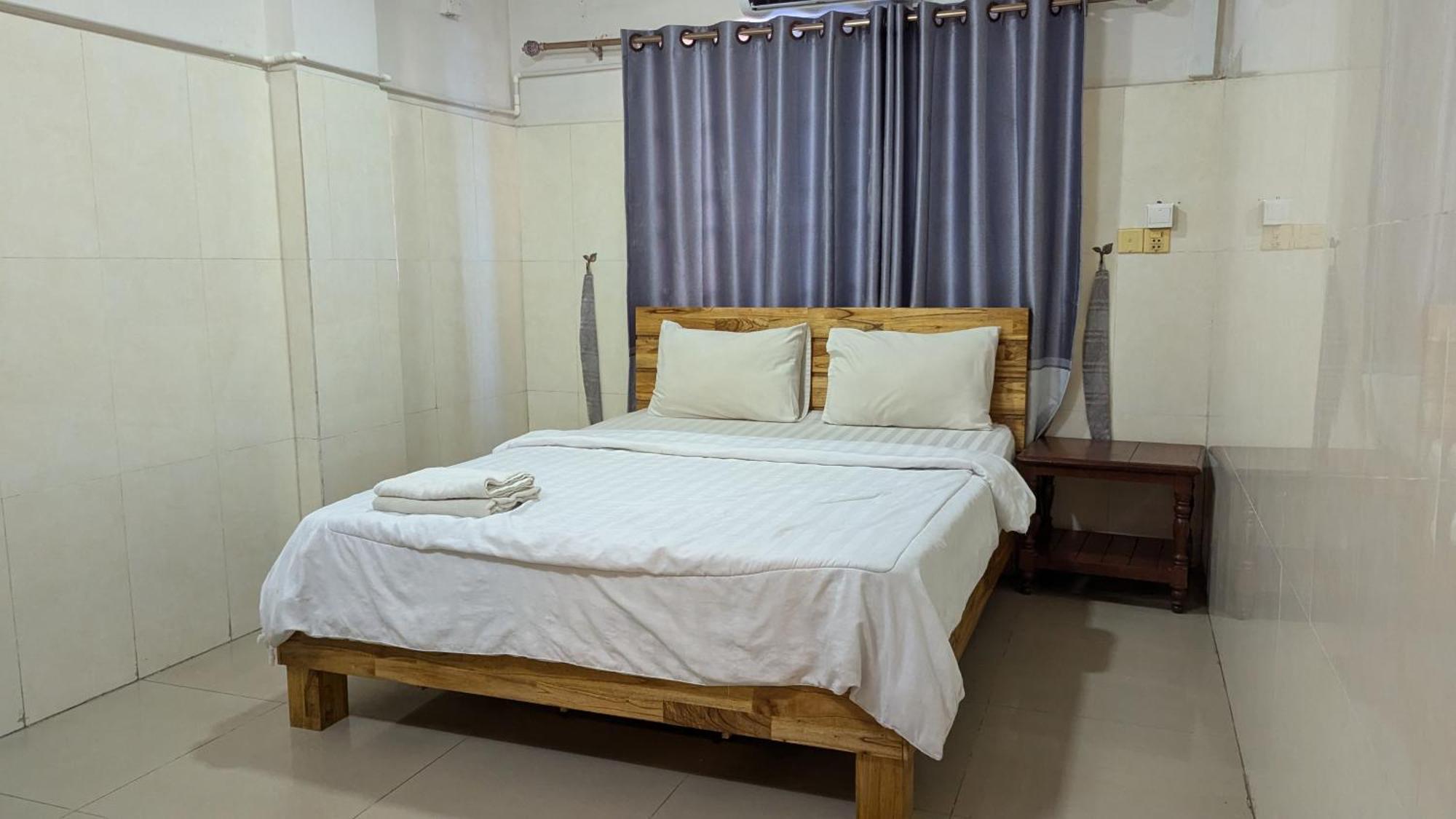 Empire House, Phnom Penh Hotel Buitenkant foto