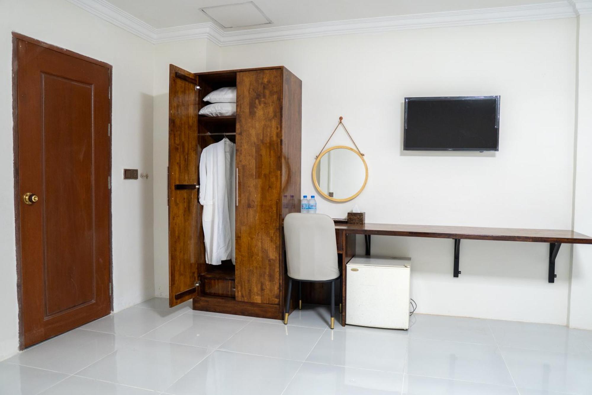 Empire House, Phnom Penh Hotel Buitenkant foto