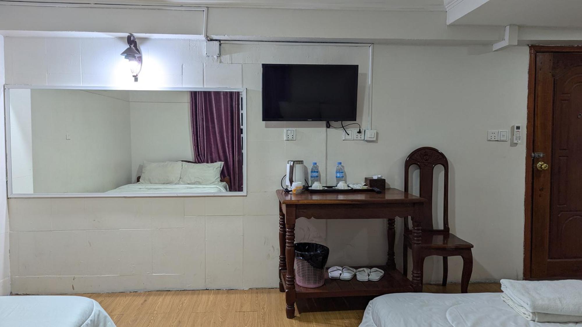 Empire House, Phnom Penh Hotel Buitenkant foto