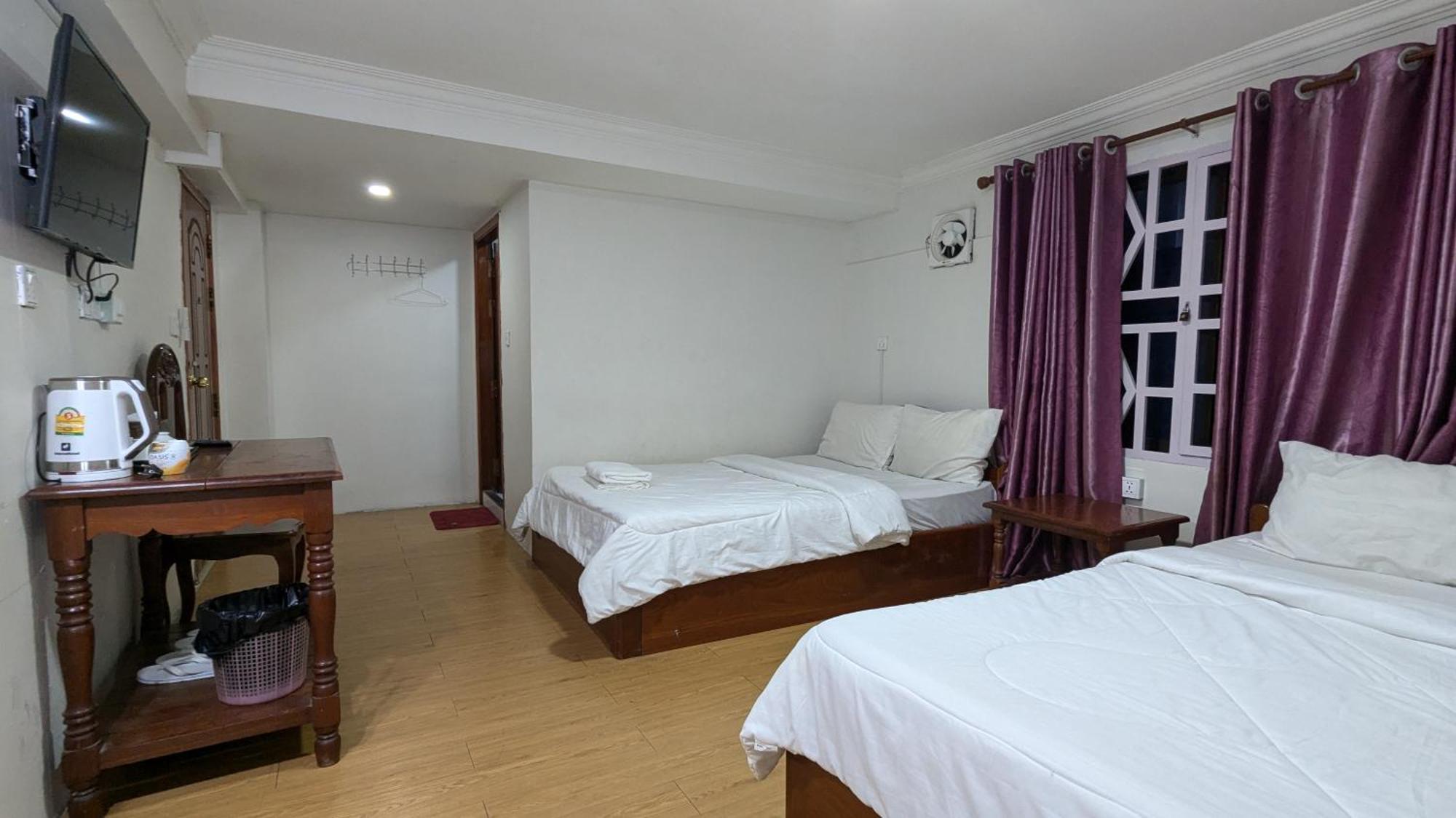 Empire House, Phnom Penh Hotel Buitenkant foto